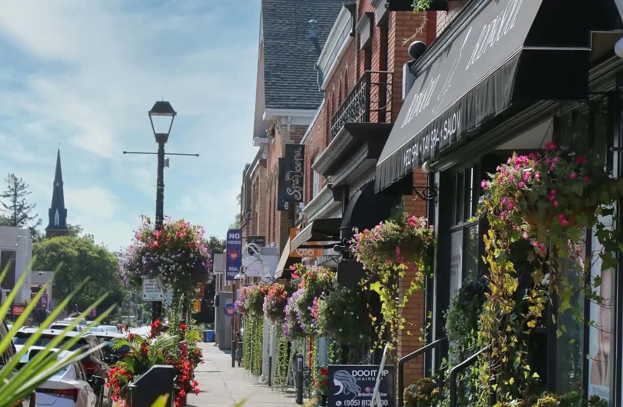 Streetsville neighbourhood - homes for sale in Mississauga