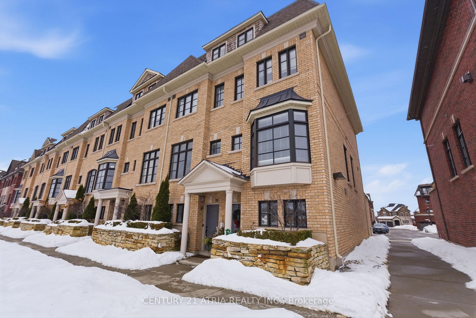 2172 Trafalgar Road Unit 22 - home for sale in Oakville, Ontario