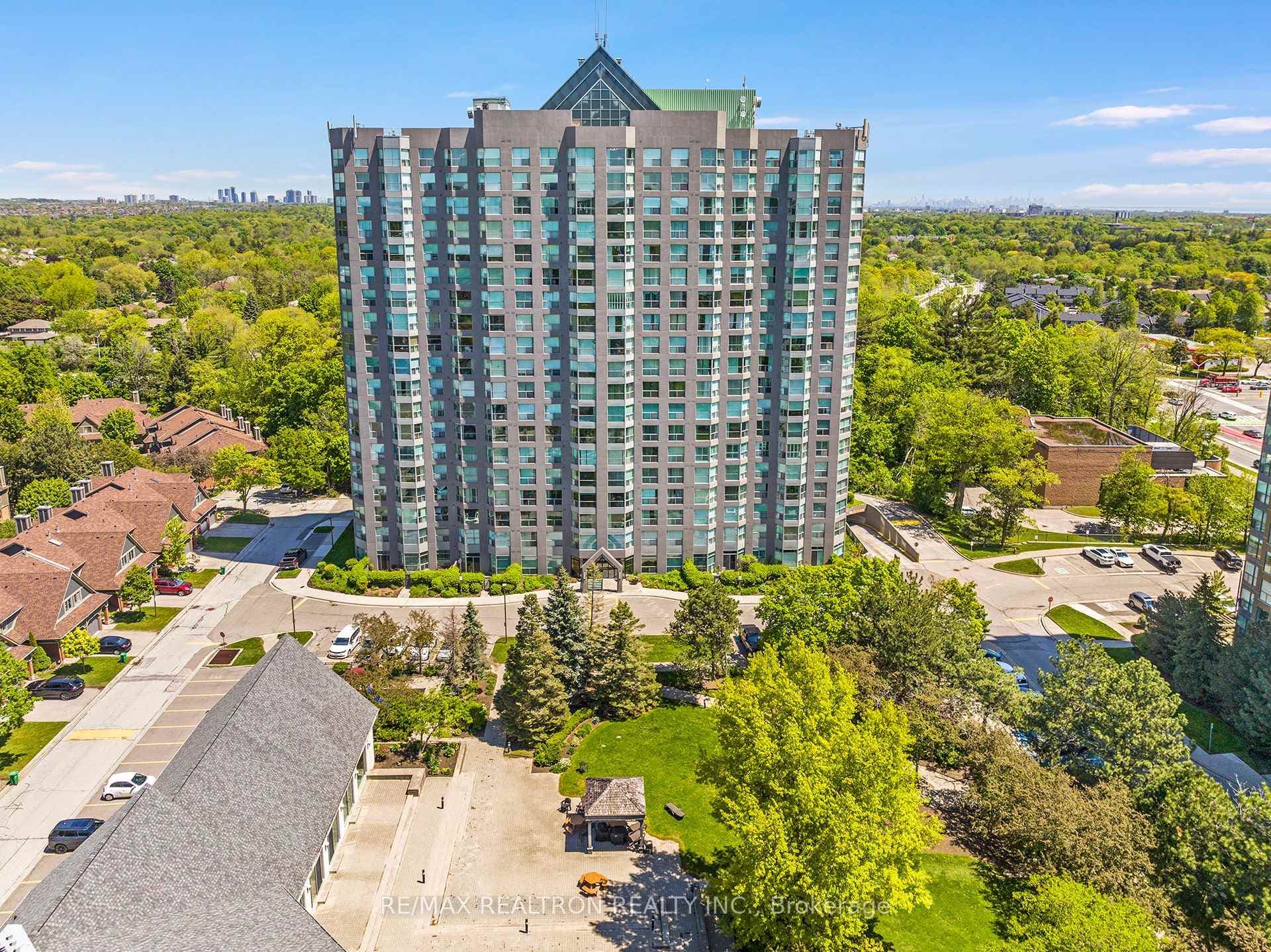 2155 Burnhamthorpe Road Unit 1301 - home for sale in Mississauga, Ontario