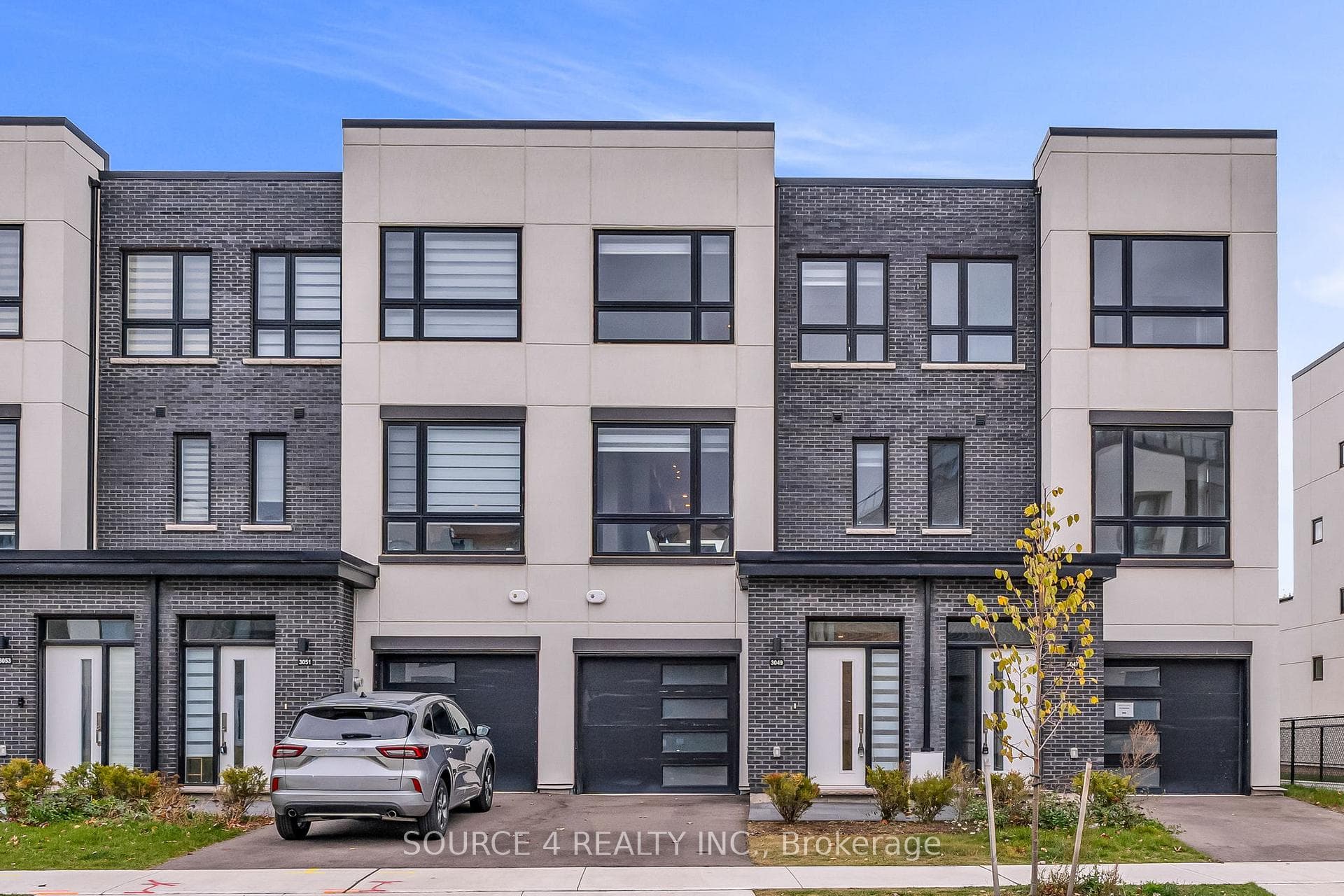 3049 Trailside Drive - home for sale in Oakville, Ontario