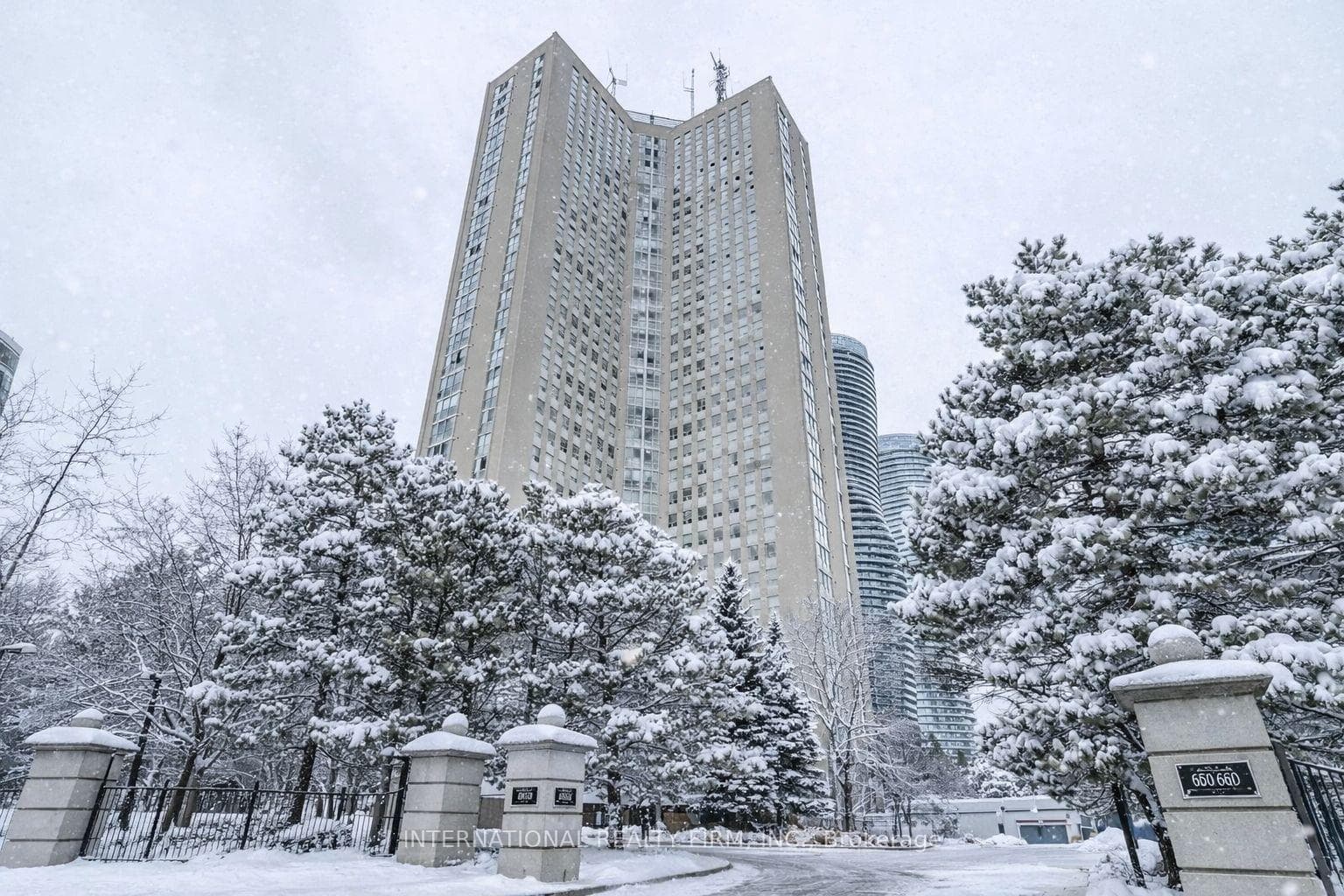 3650 Kaneff Crescent Unit 2201 - home for sale in Mississauga, Ontario