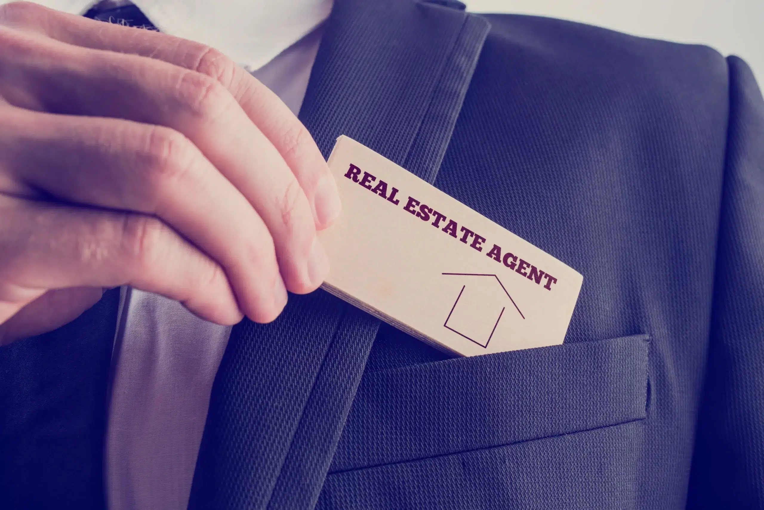 What is the Difference between real estate agent and broker